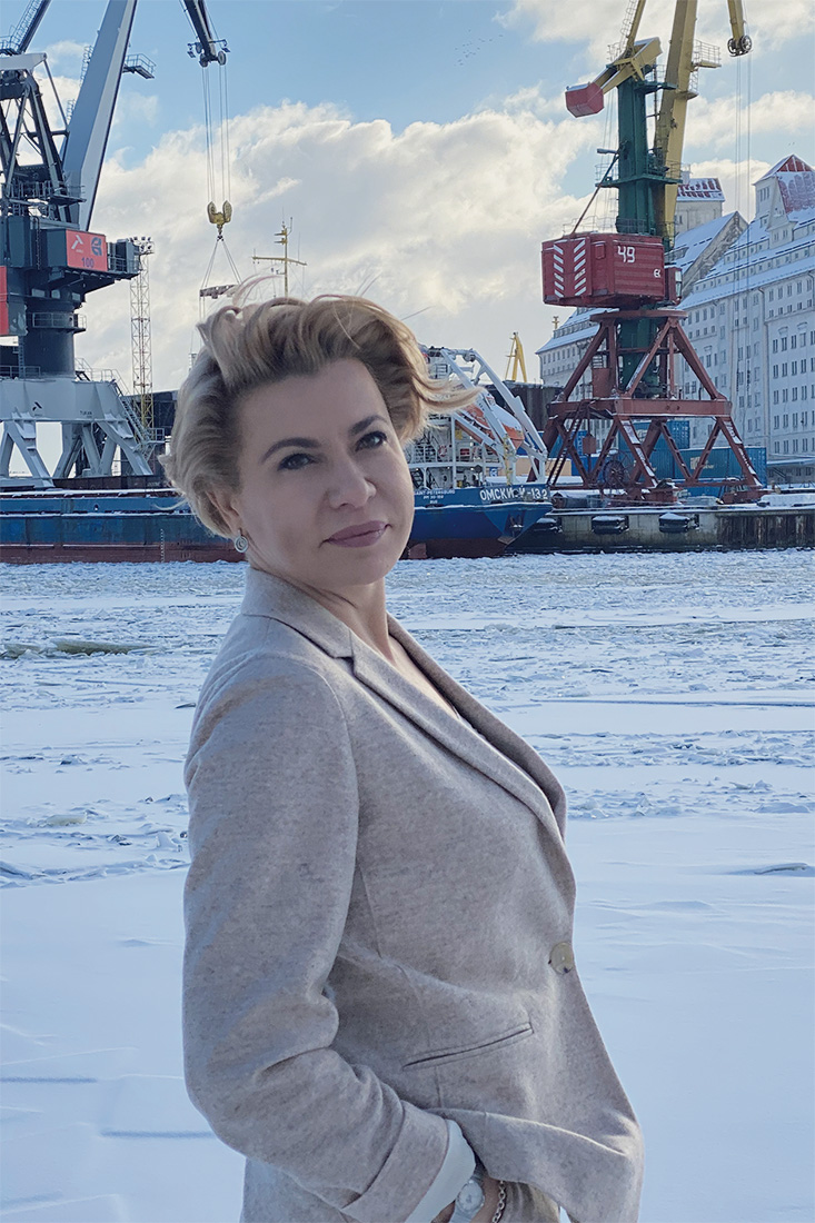 Ольга Наумова на фоне первого объекта